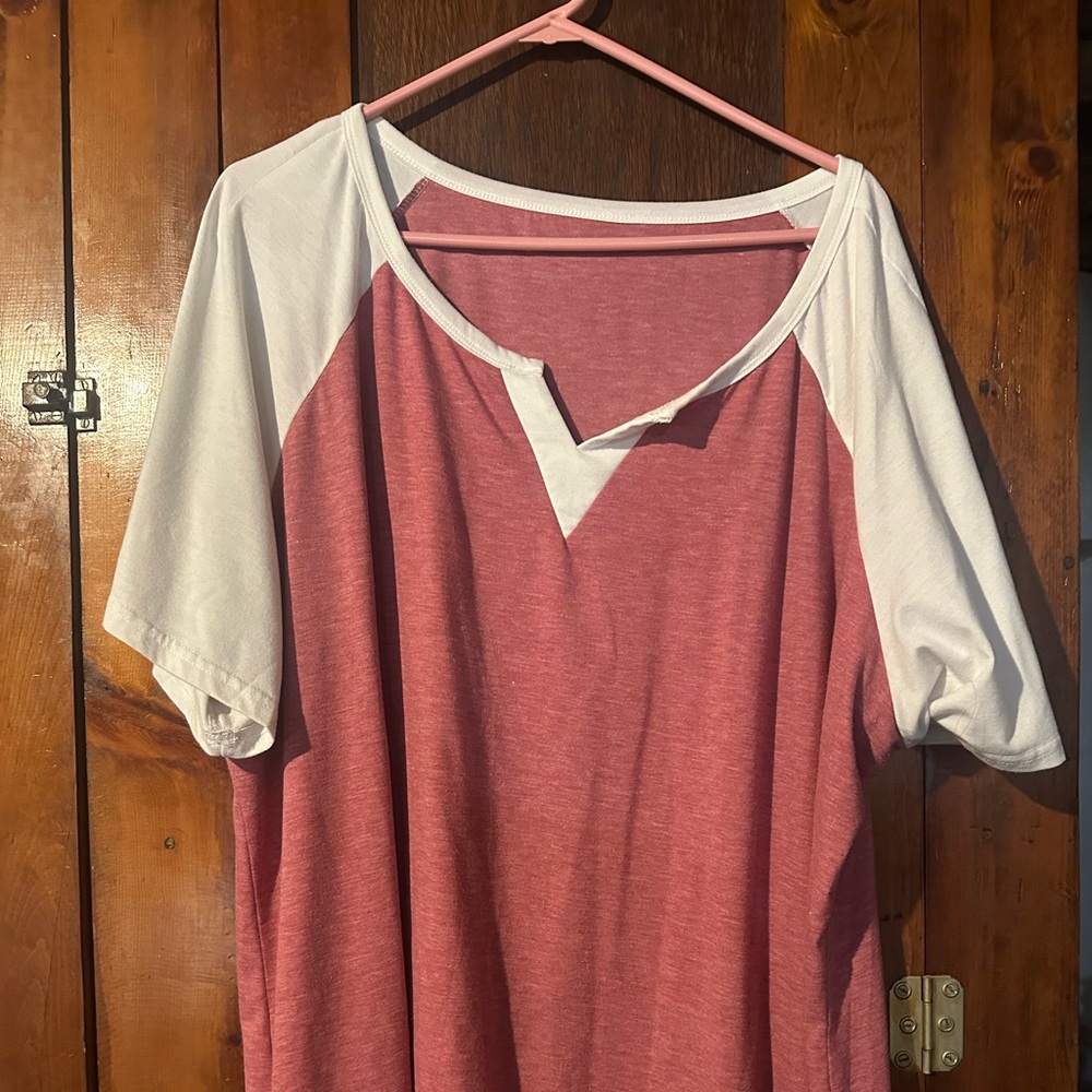 BloomChic Pink and White Short Sleeve Tee